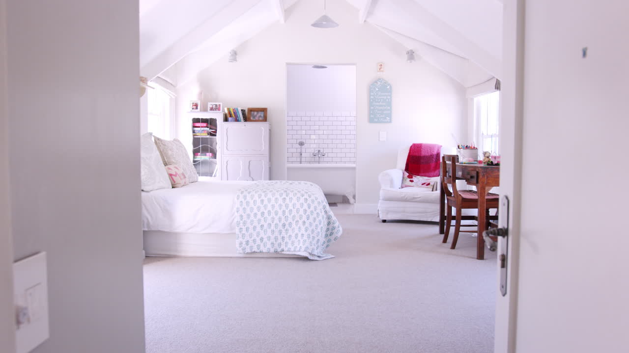 다락방 대화 침실 및 객실 화장실, 랙 초점