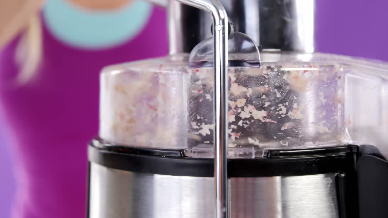 스무디 를 준비 하는 여자