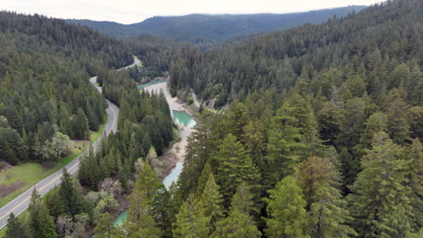 Río-Loco,-Bosque-De-Secuoyas,-Avenidas-De-Los-Gigantes