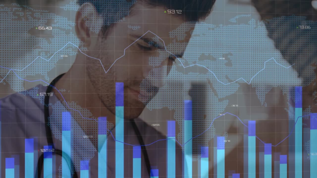 Médico tocando la pantalla de una tablet para iniciar gráficos animados, diagramas, cuadrículas y mapamundi, revisando datos.