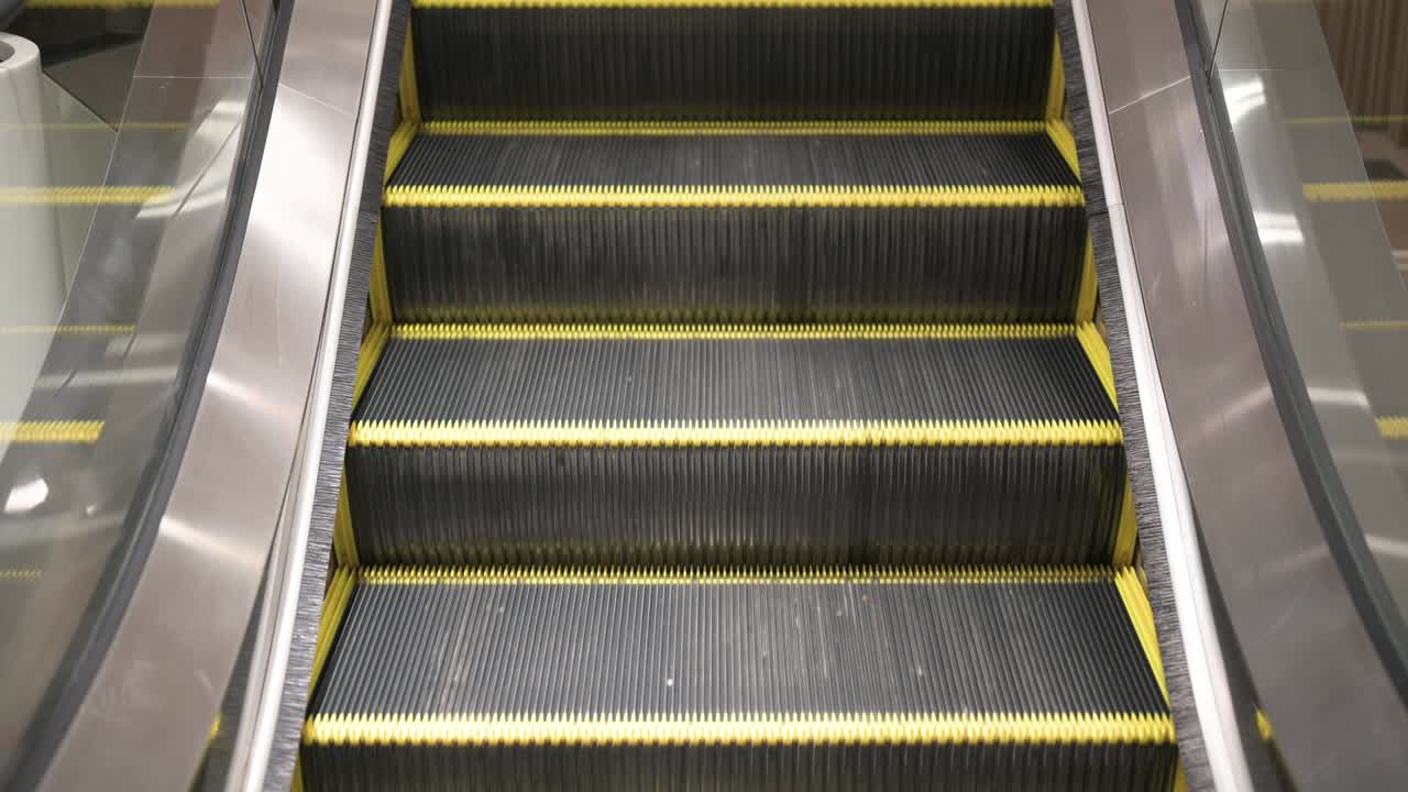 에스컬레이터, 전기 계단, 공공장소에 있는 에스클레이터