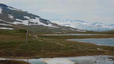 Panoramic-View-Of-Calm-Lake-And-Green-Fields-At-The-Jamtland-Triangle-In-Sweden