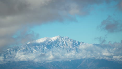 vista de las montañas nevadas de sierra nevada desde el parque nacional joshua tree