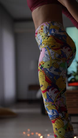 mujer haciendo ejercicio en casa