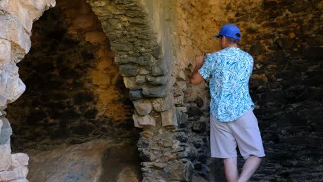 Teenager-taking-photo-in-old-buildings