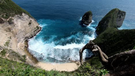 old rock stairs to a cliff on a high mountain with a sea and rocks view on the kelingking beach