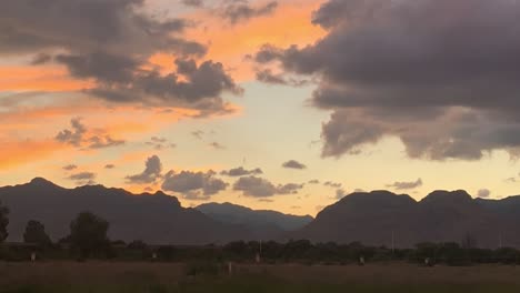 en esta puesta de sol la vida es demasiado rápida