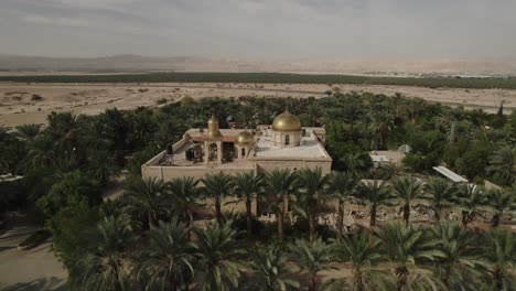 drone volando antiguo monasterio en el desierto iglesia cristiana