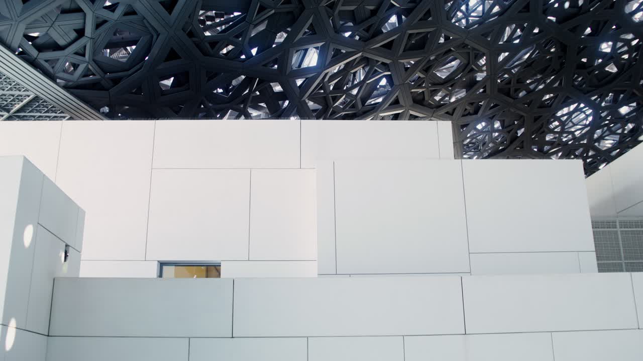 interior del museo de arte islámico en doha, qatar