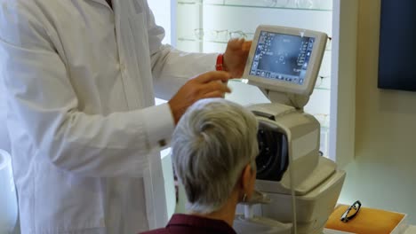 optometrist explaining eyesight report on autorefractors screen 4k