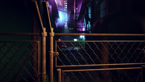un callejón oscuro con una puerta oxidada y luces de neón en la distancia