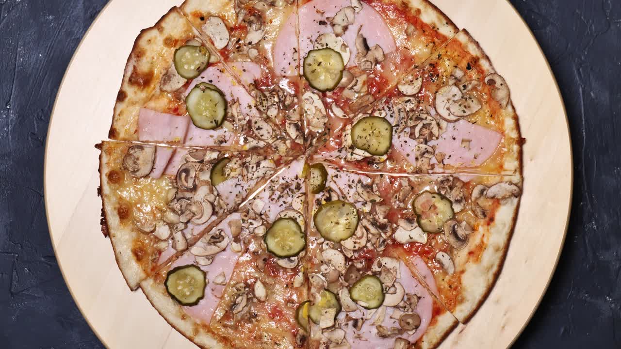 피자  뷰: 회전하는 피자 클로즈업