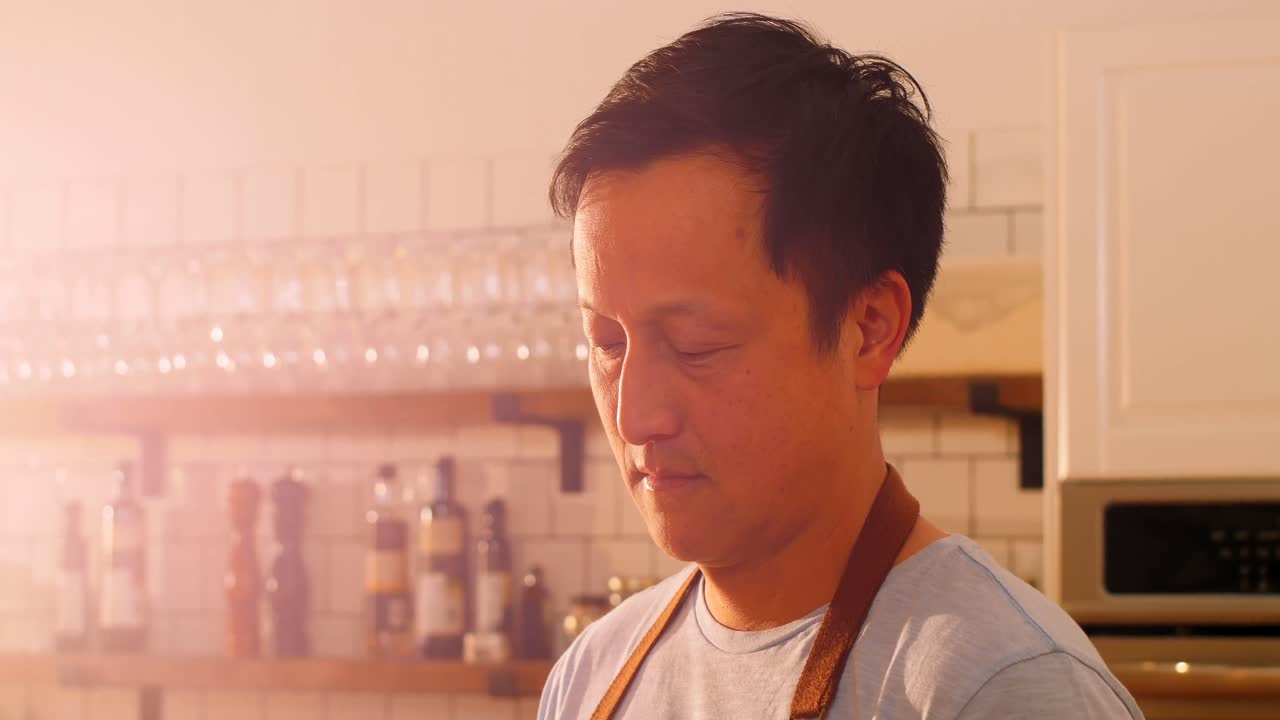 카페 부에서 일하는 요리사