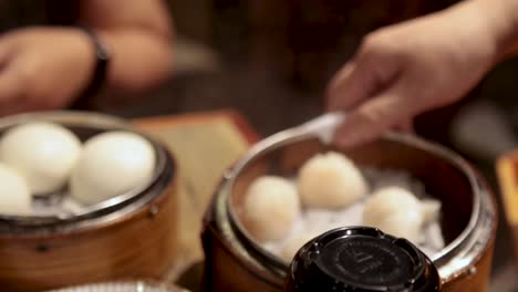 Steamed dumplings served in bamboo baskets