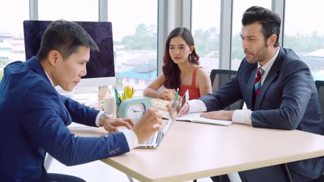 smart businessman and businesswoman talking discussion in group meeting