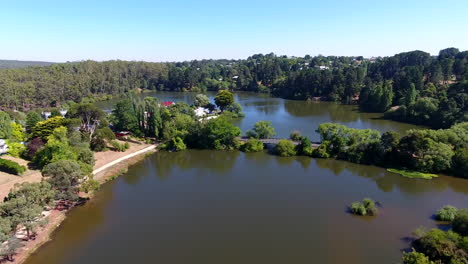 Cruzando-Sobre-El-Lago