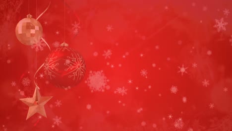 animación de regalos de navidad, bolas y nieve cayendo sobre el fondo con filtro rojo