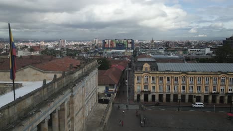 Vista-Aérea-Sobre-La-Plaza-Bolívar-En-Bogotá,-Colombia-Capital