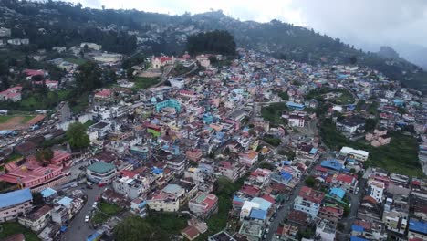fotografía épica de la ciudad de kodaikanal con la iglesia del sagrado corazón a la vista, dindigul, tamil nadu