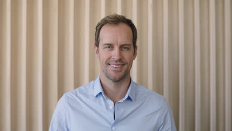 portrait-of-relaxed-caucasian-businessman-smiling-at-camera-confident-male-entrepreneur-enjoying-success