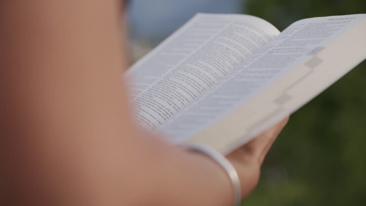 Women reading the bible outdoors