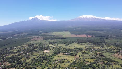 drone vista del monte kilimanjaro en áfrica kenia