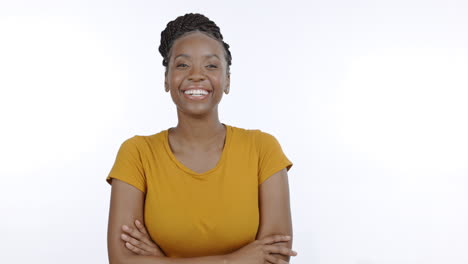 Brazos-Cruzados,-Sonrisa-Y-Retrato-De-Mujer-Negra