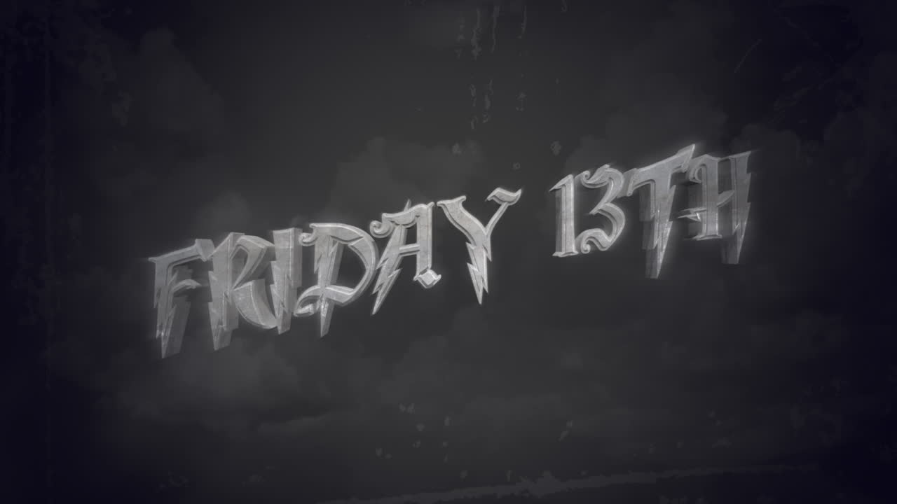 13일 금요일 밤에 먹구름이 끼었습니다.