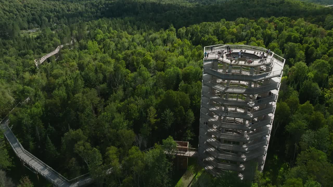 красивая деревянная башня пешеходная тропа