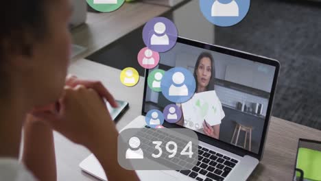 Animación-De-Números-Cambiantes-E-íconos-De-Perfil,-Diversas-Compañeras-De-Trabajo-Discutiendo-En-Videollamadas