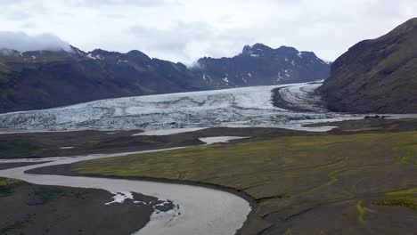 islandia glaciar con río de derecha a izquierda aérea 4k