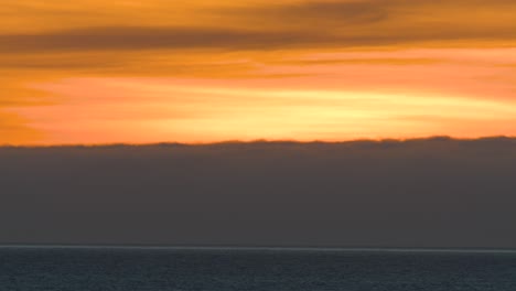 Naturaleza-Atardecer-Cielo-Sol-Nube-Timelapse-Rojo-Naranja-Luz-Fondo-Oscuro-Brillante-4k