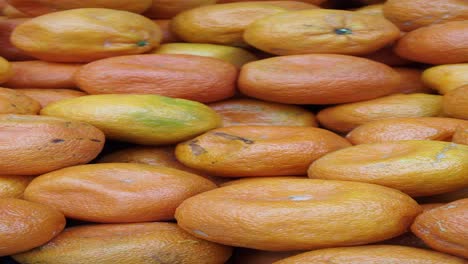 a large pile of oranges