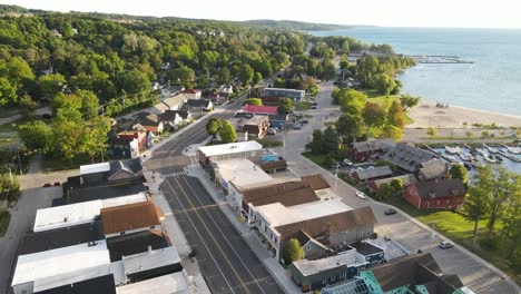 Scenic-View-Of-Suttons-Bay-Near-Greater-Traverse-Bay-And-M22-Highway-In-Michigan,-USA