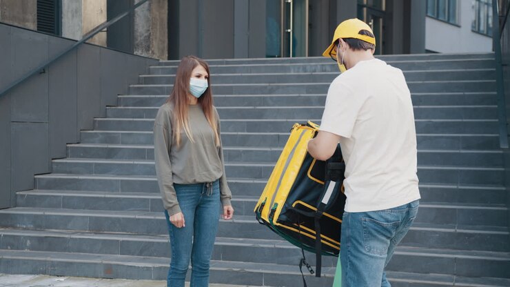 Consegna di cibo durante la pandemia di Covid-19