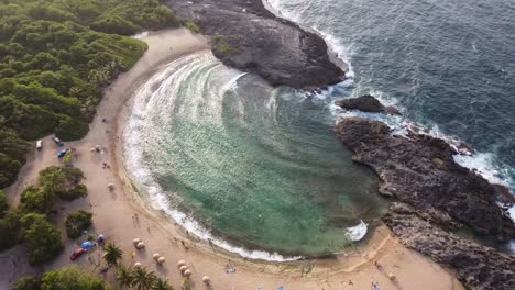 video de un avión no tripulado de una playa en puerto rico &quot;mar chiquita