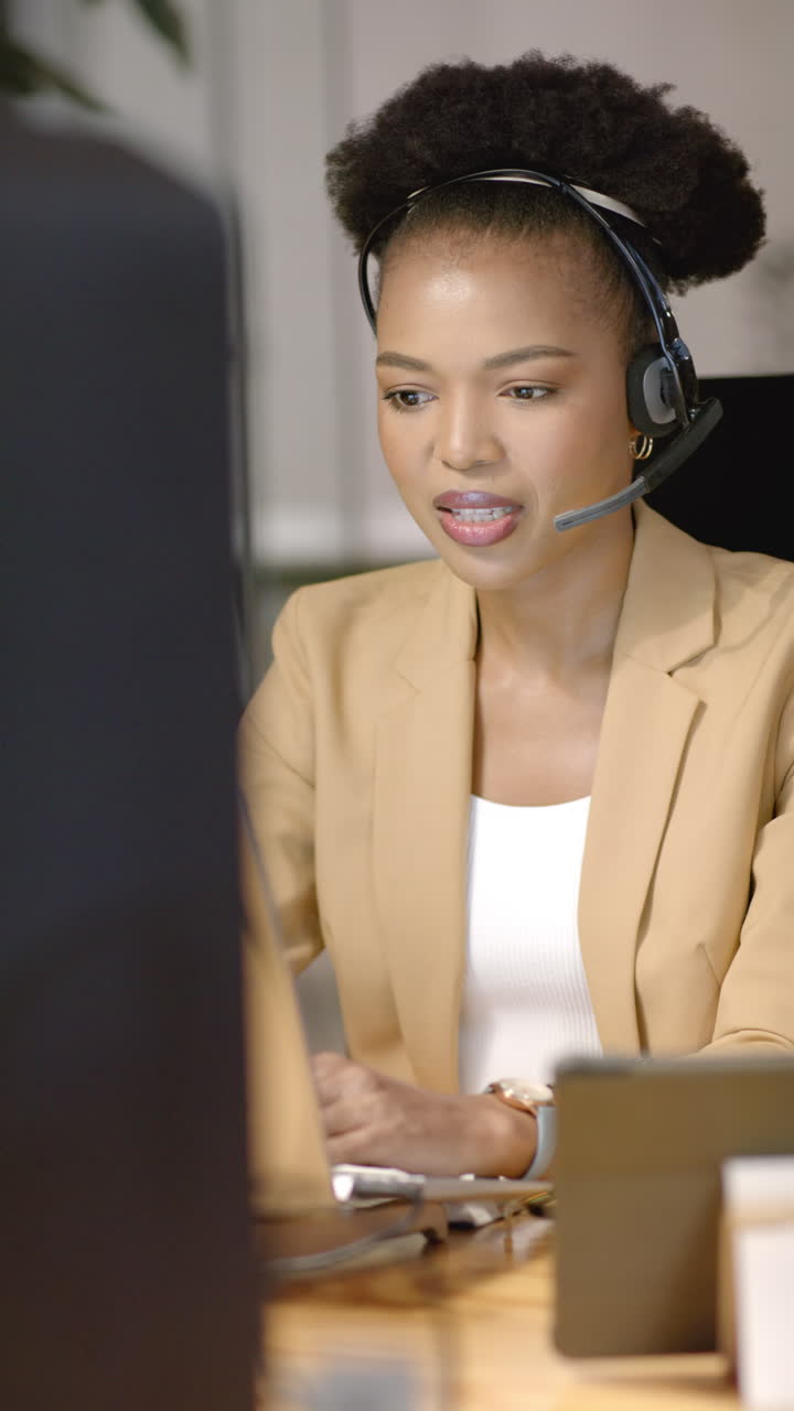 Vertical video: Wearing vr headset, female business professional working late on computer in office