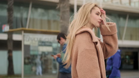 young woman walking in the city.