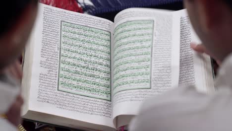 indian muslim men reading quran