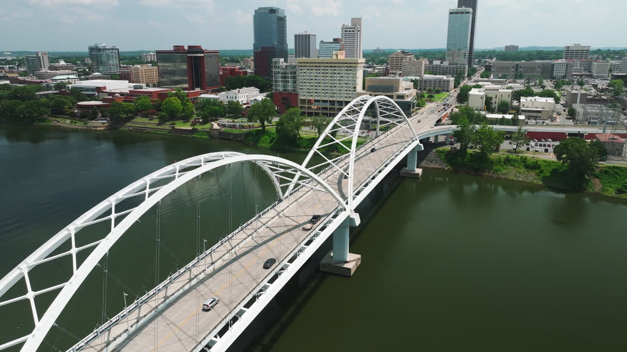 Flygvy över Broadway Bridge i Little Rock, Arkansas, USA
