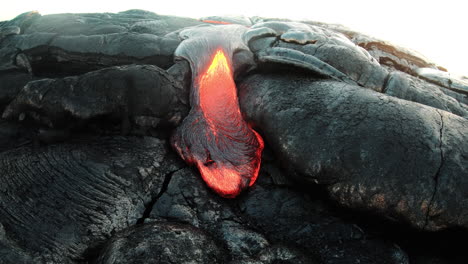 pahoehoe lava flowing slowly from active volcano, hawaii