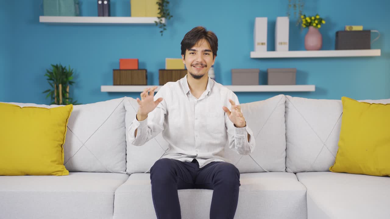 카메라를 바라보는 즐거움을 경험하는 사람.