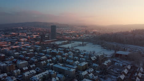 Cálida-Puesta-De-Sol-En-Invierno-Sobre-La-Ciudad-De-Winterthur