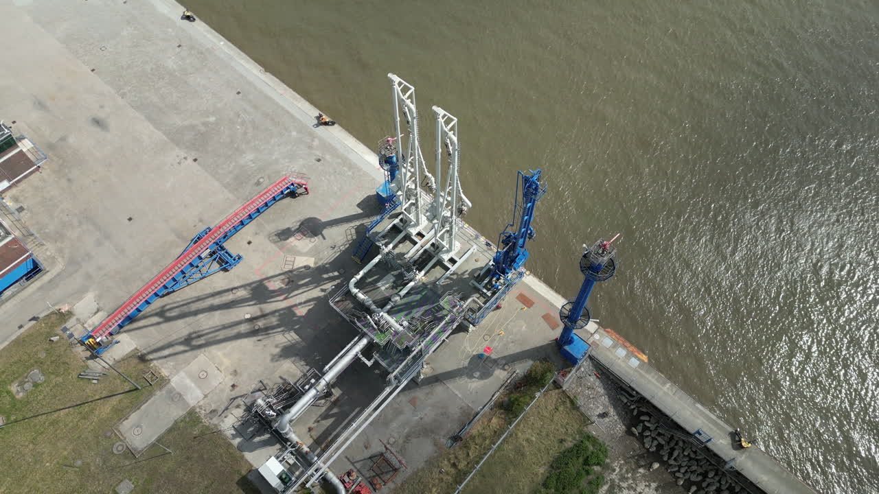 vista aérea de una descarga de gas y petróleo