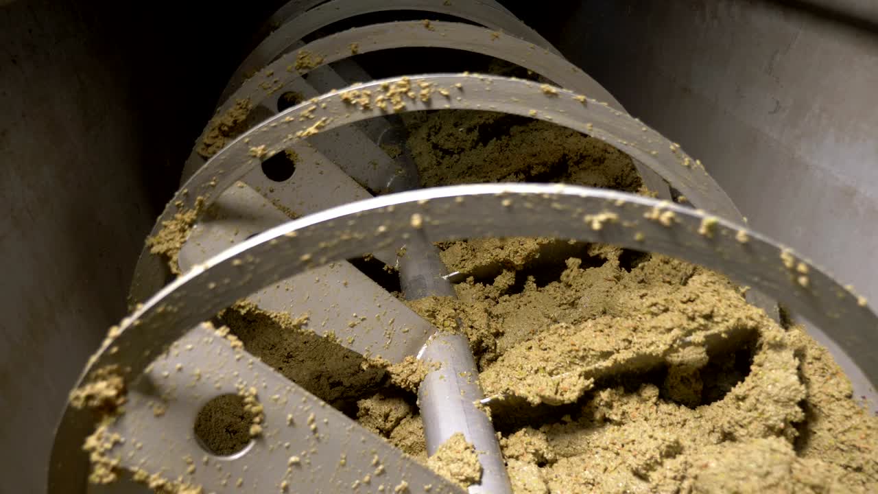 산업용 분쇄기 회전 - 올리브 오일을 만드는 - 이탈리아 남쪽