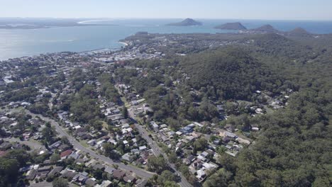 Revelación-Inclinada-De-La-Montaña-Tomaree-Y-El-Monte-Yacaaba-En-La-Bahía-De-Port-Stephens-Desde-El-Mirador-Gan-Gan-En-Nueva-Gales-Del-Sur