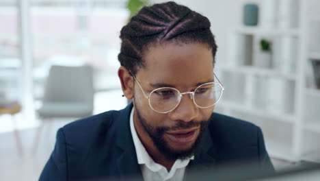 Business-man,-face-and-reading-on-computer