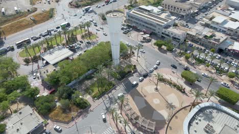 Drone-Aéreo-Desde-Arriba-De-La-Entrada-A-La-Ciudad-De-Netivot-En-La-Mañana