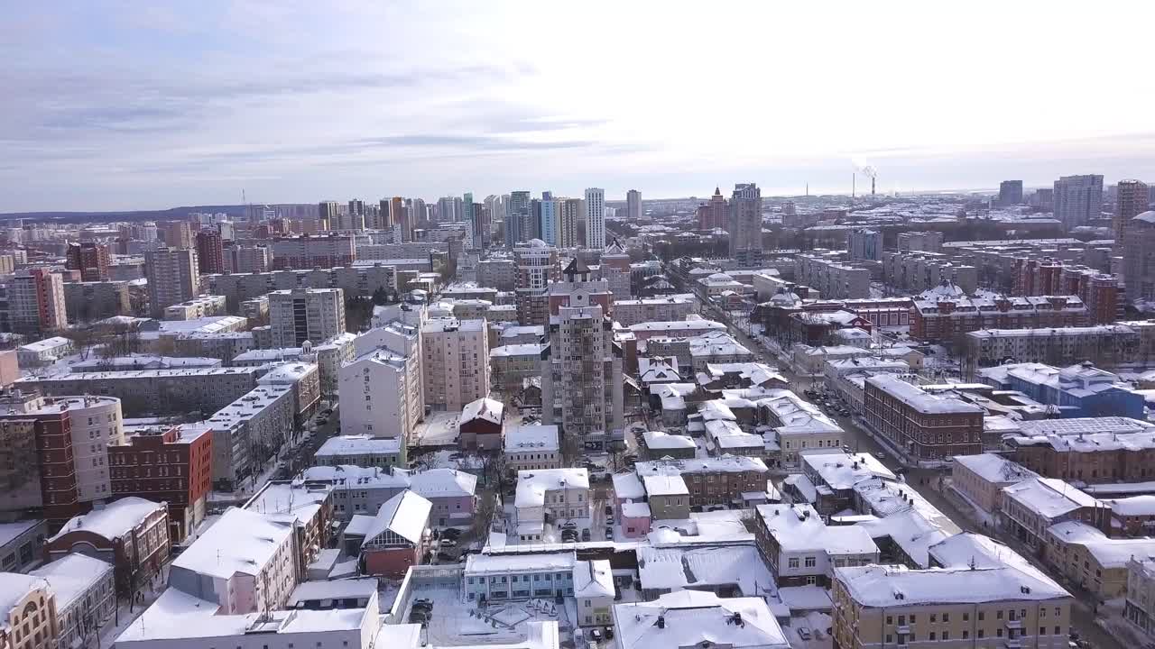 снежный городской пейзаж с воздуха