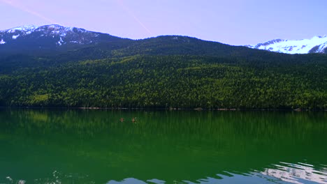 Menschen,-Die-Im-See-4k-Kajak-Fahren